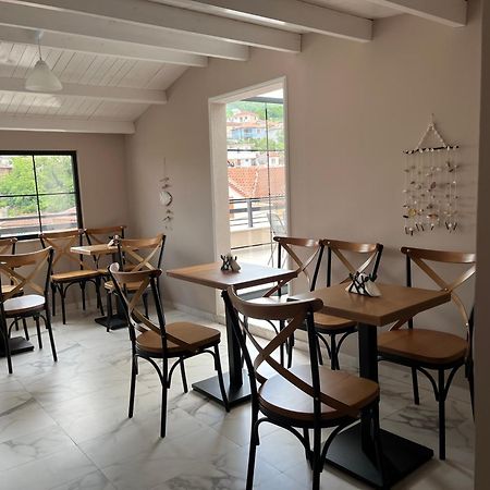 Ora Apartament Pogradec Esterno foto