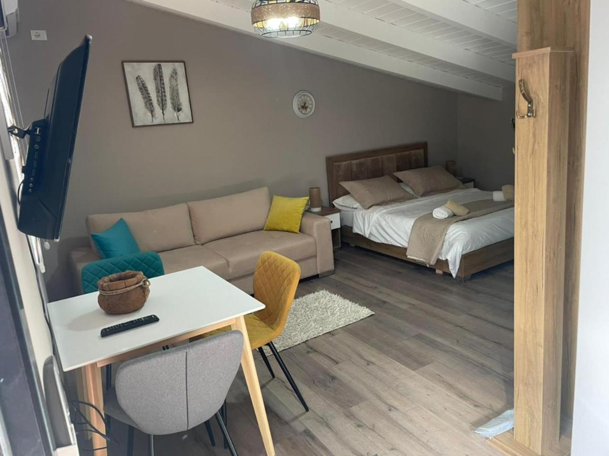 Ora Apartament Pogradec Esterno foto