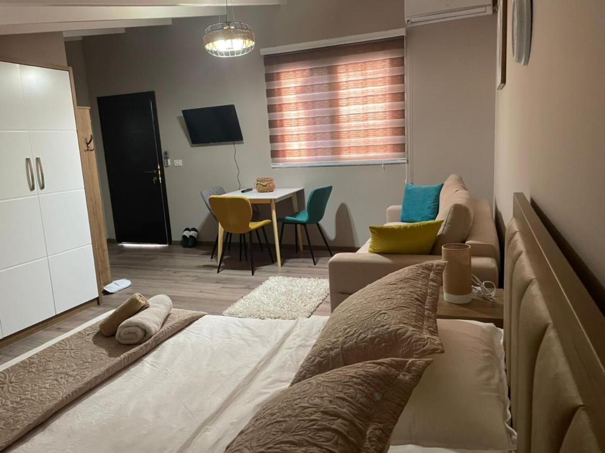 Ora Apartament Pogradec Esterno foto