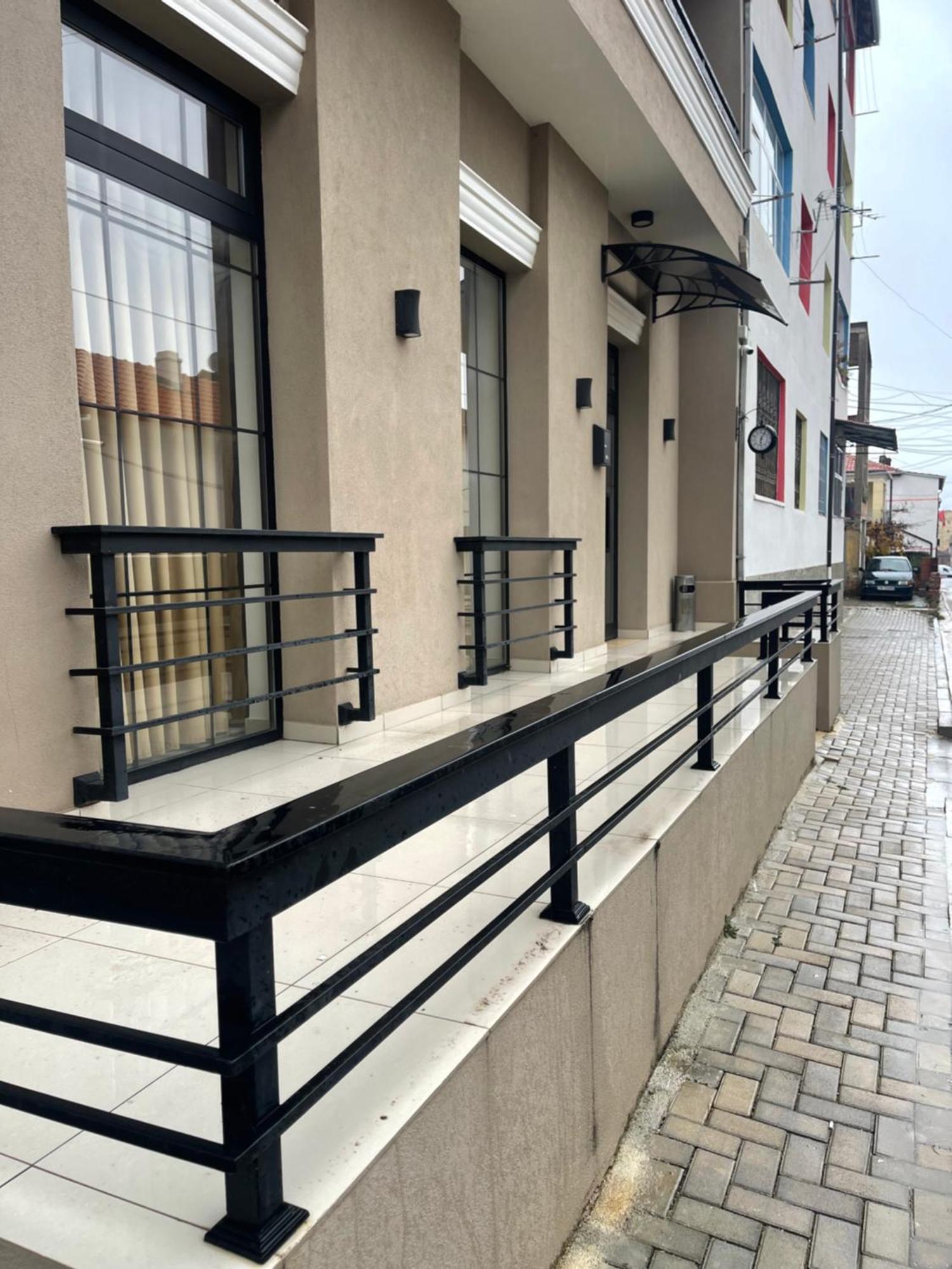 Ora Apartament Pogradec Esterno foto