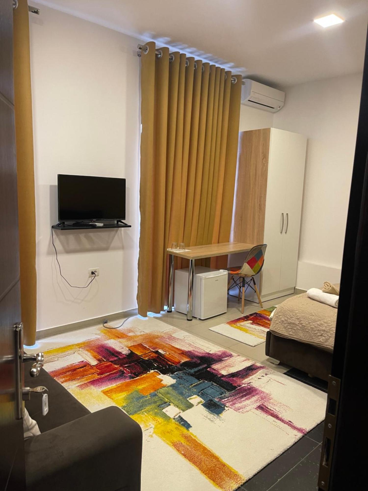 Ora Apartament Pogradec Esterno foto