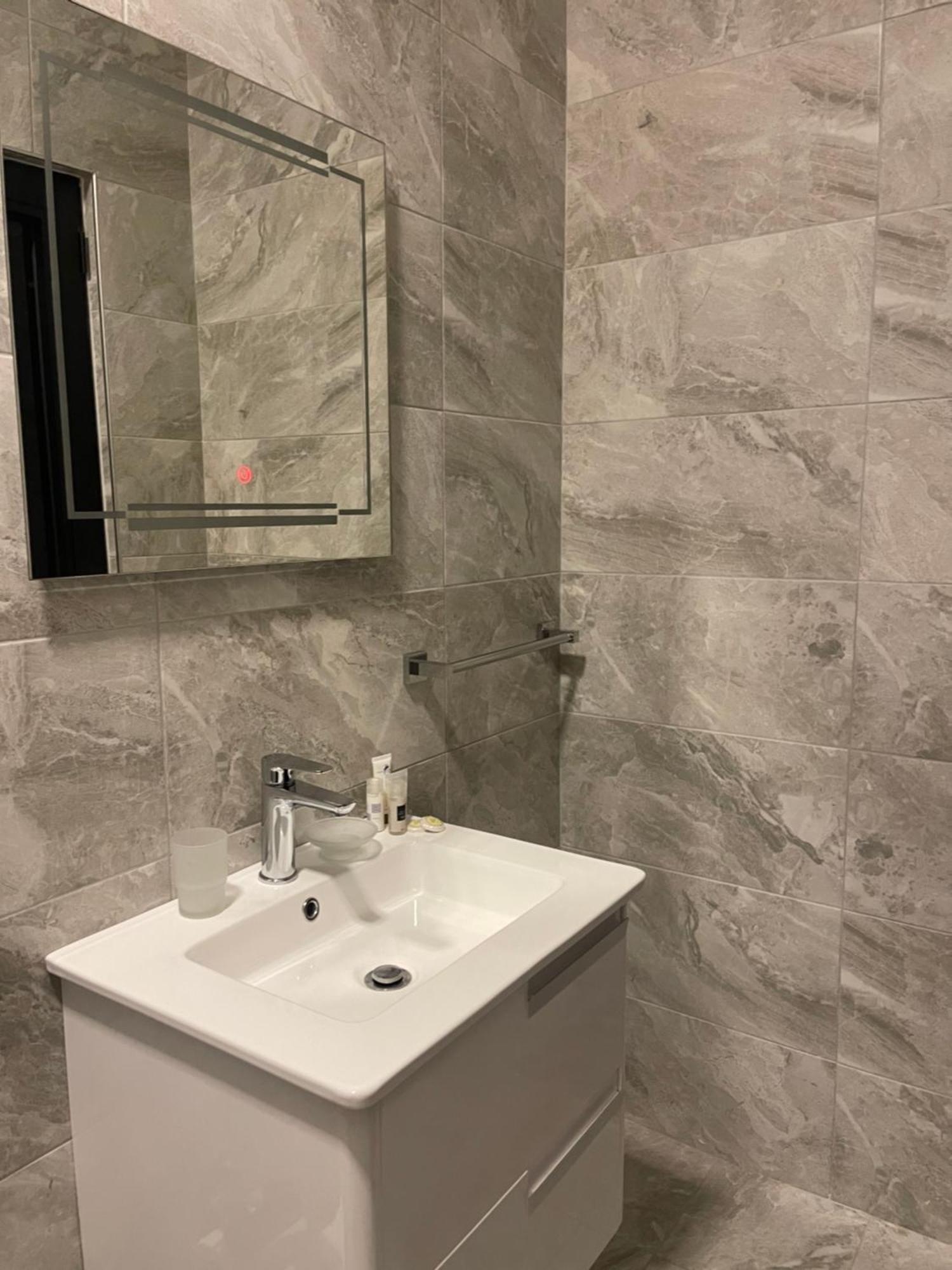 Ora Apartament Pogradec Esterno foto