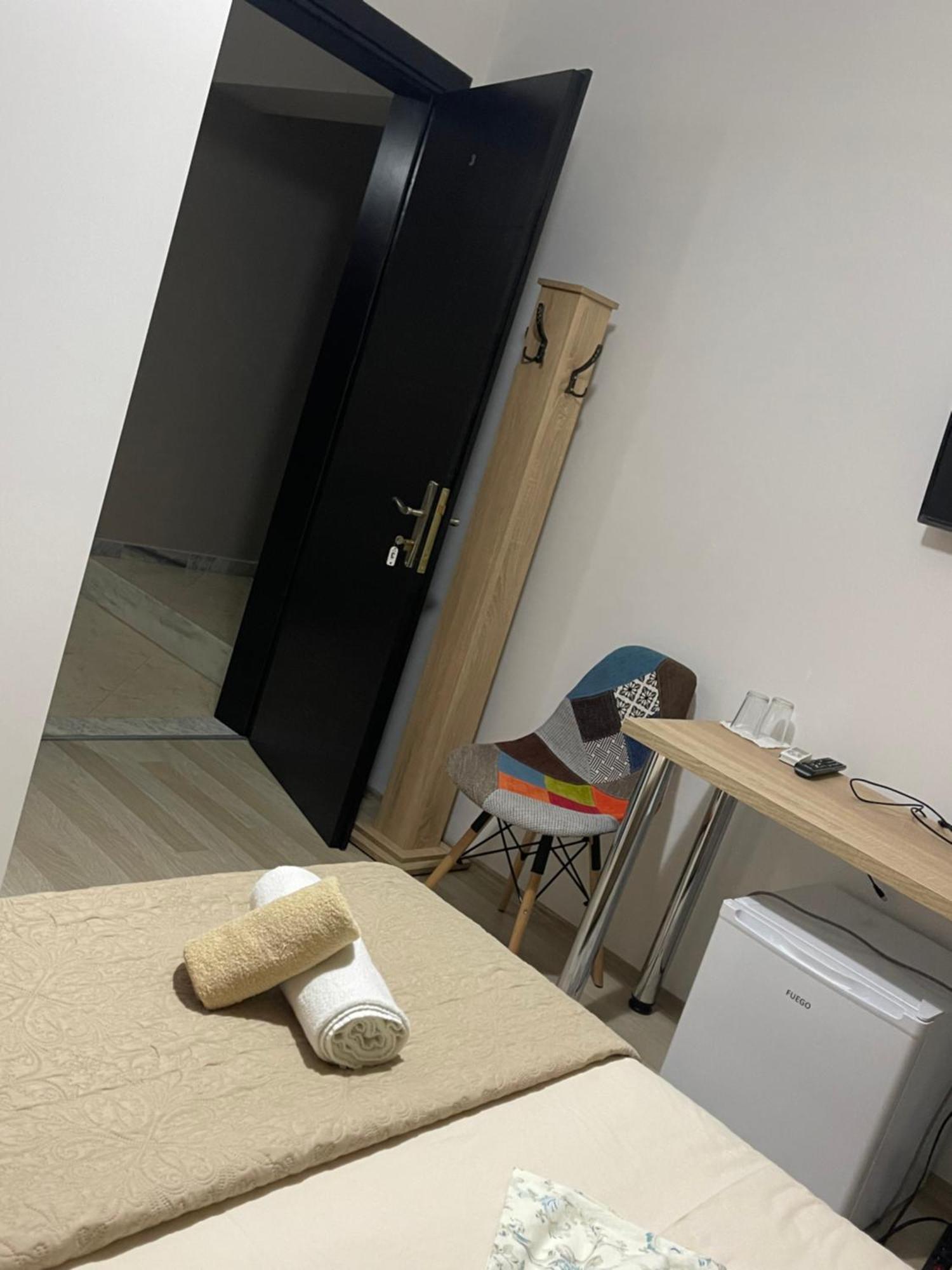 Ora Apartament Pogradec Esterno foto
