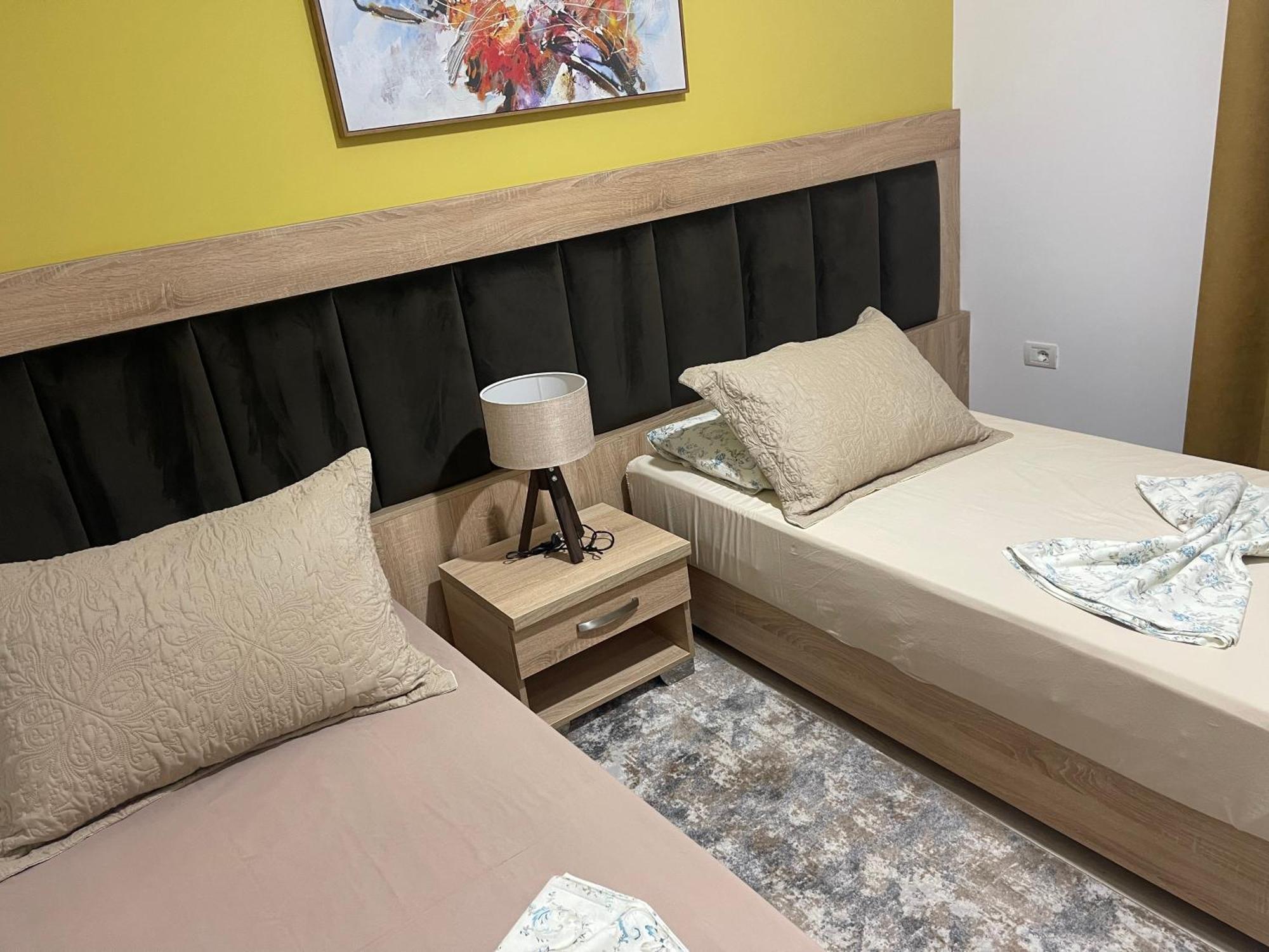 Ora Apartament Pogradec Esterno foto