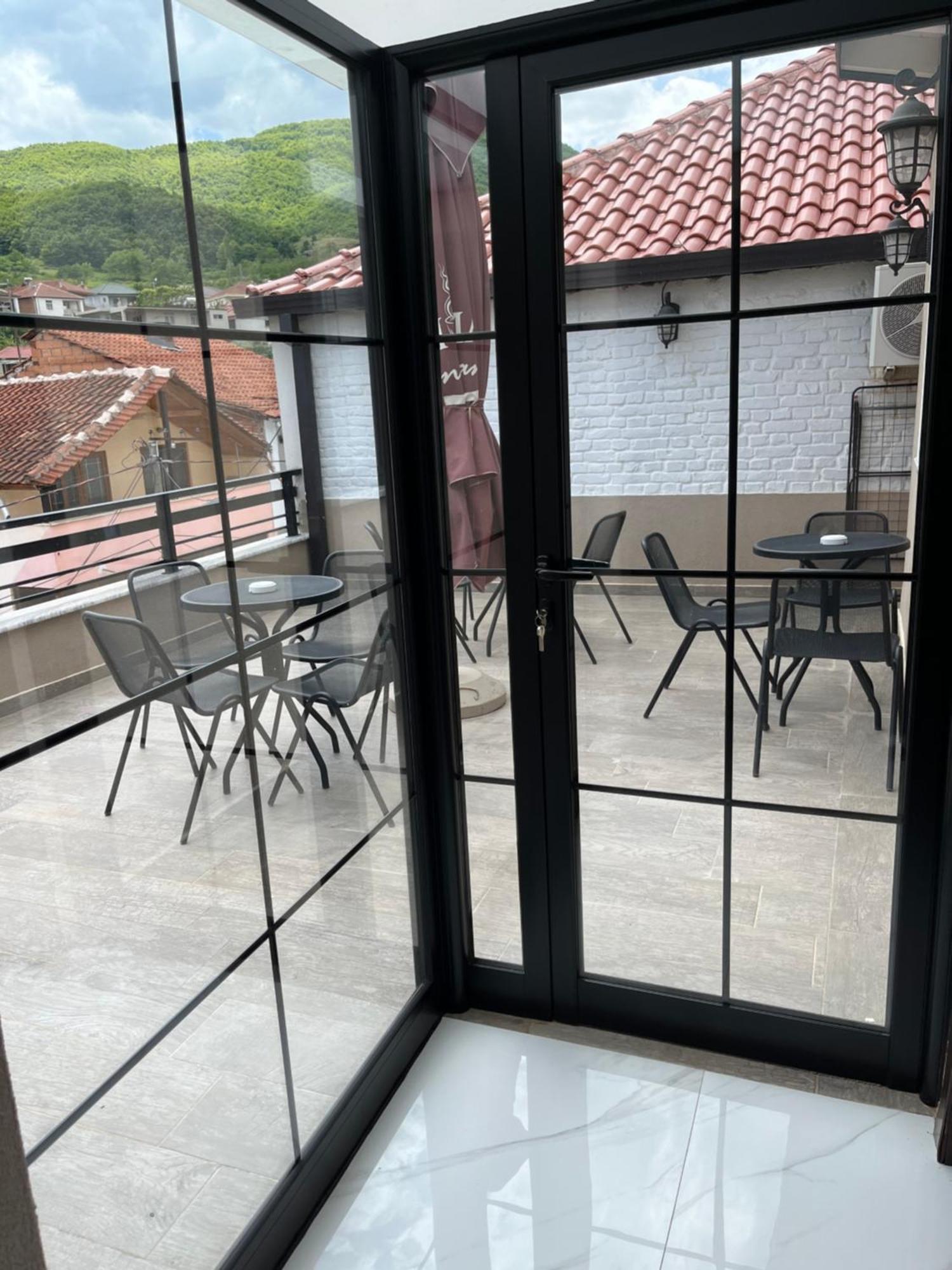 Ora Apartament Pogradec Esterno foto